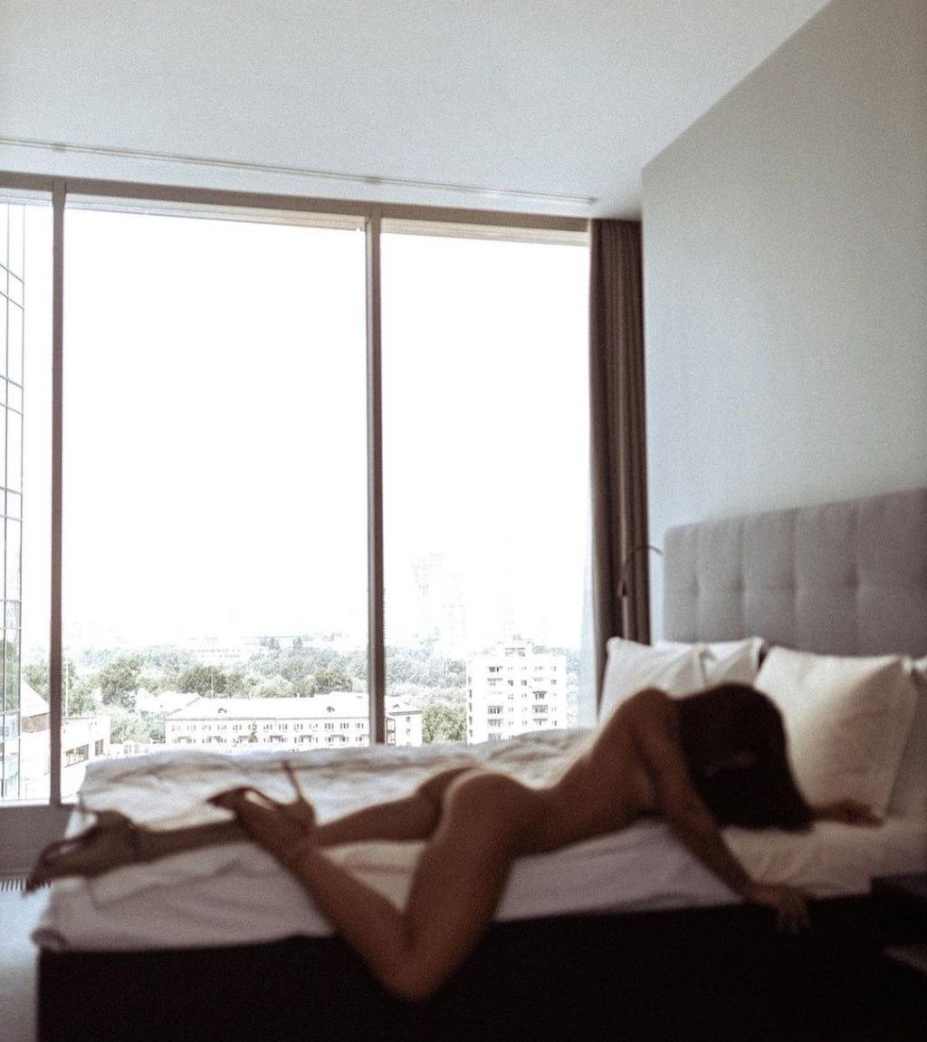 Юлечка привлекательная девушка из Салехарда цена от 5000 руб