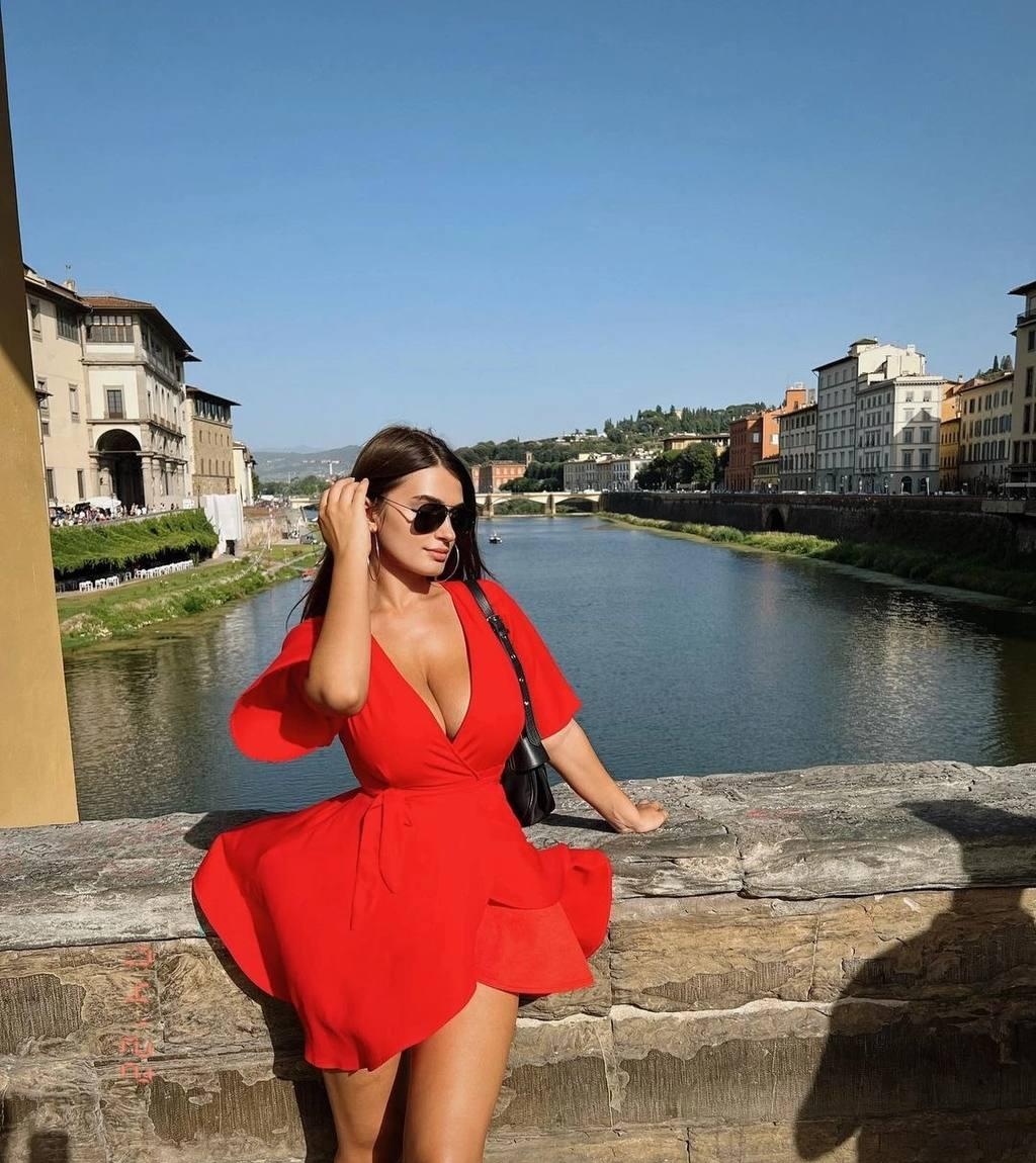 Варвара привлекательная девушка из Салехарда цена от 6000 руб