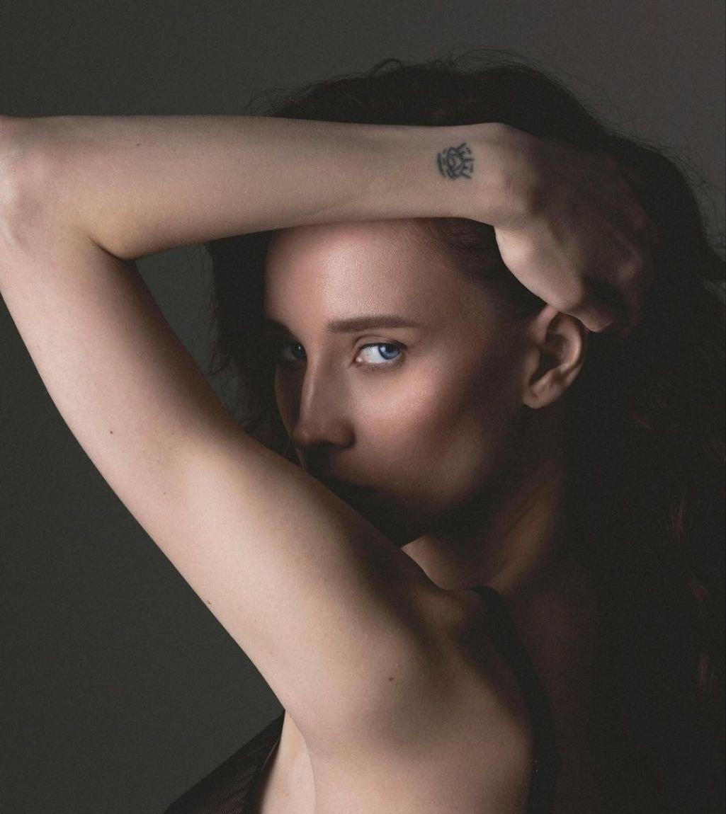 Александра привлекательная девушка из Салехарда цена от 10000 руб