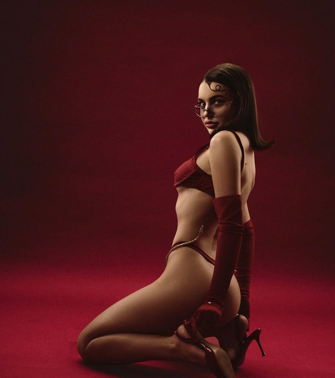 Ярослава привлекательная девушка из Салехарда цена от 8000 руб