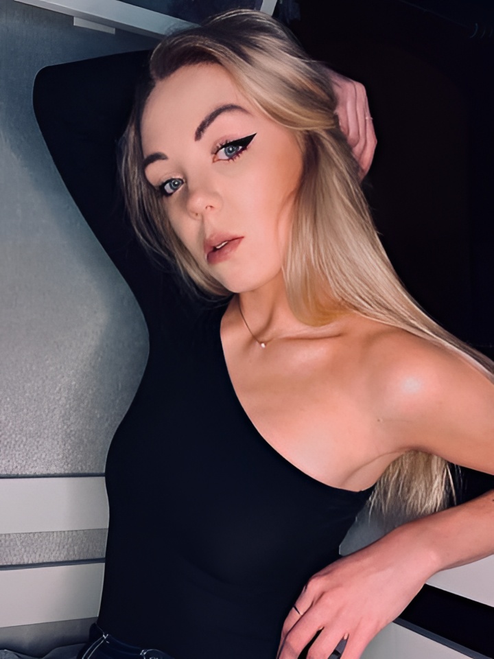 Индивидуалка Алиса, доступна для личного знакомства от 2000 руб